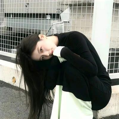 穿条纹衣的男孩